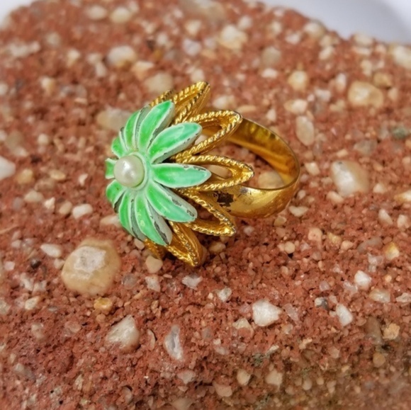 Vintage‎ faux pearl enamel ring - Picture 2 of 6